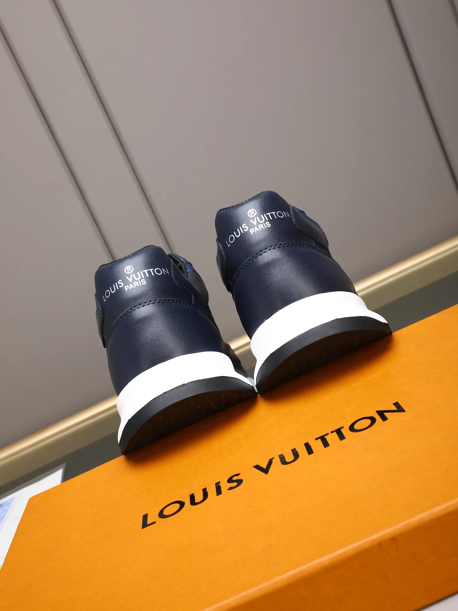 Men's shoes 💰460 [LV] Imported calfskin embossed, breathable first-layer sheep lining ✊✊Fashionable, crisp, stylish, more eye-catching and more classy. It will subvert the old idea and be a must-have for fashionistas who want to spend time with you! Must keep it for yourself! High and comfortable but low, high-end quality workmanship. 38-44 (45 customized)